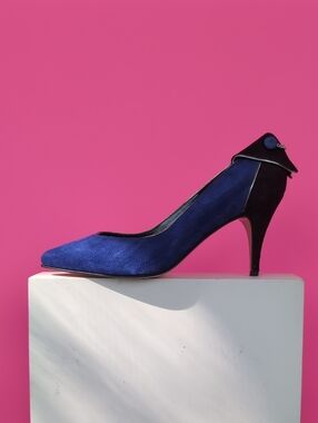Versani Blue and Black Suede Chain-Accent Heels Made In Italy Size 7B
